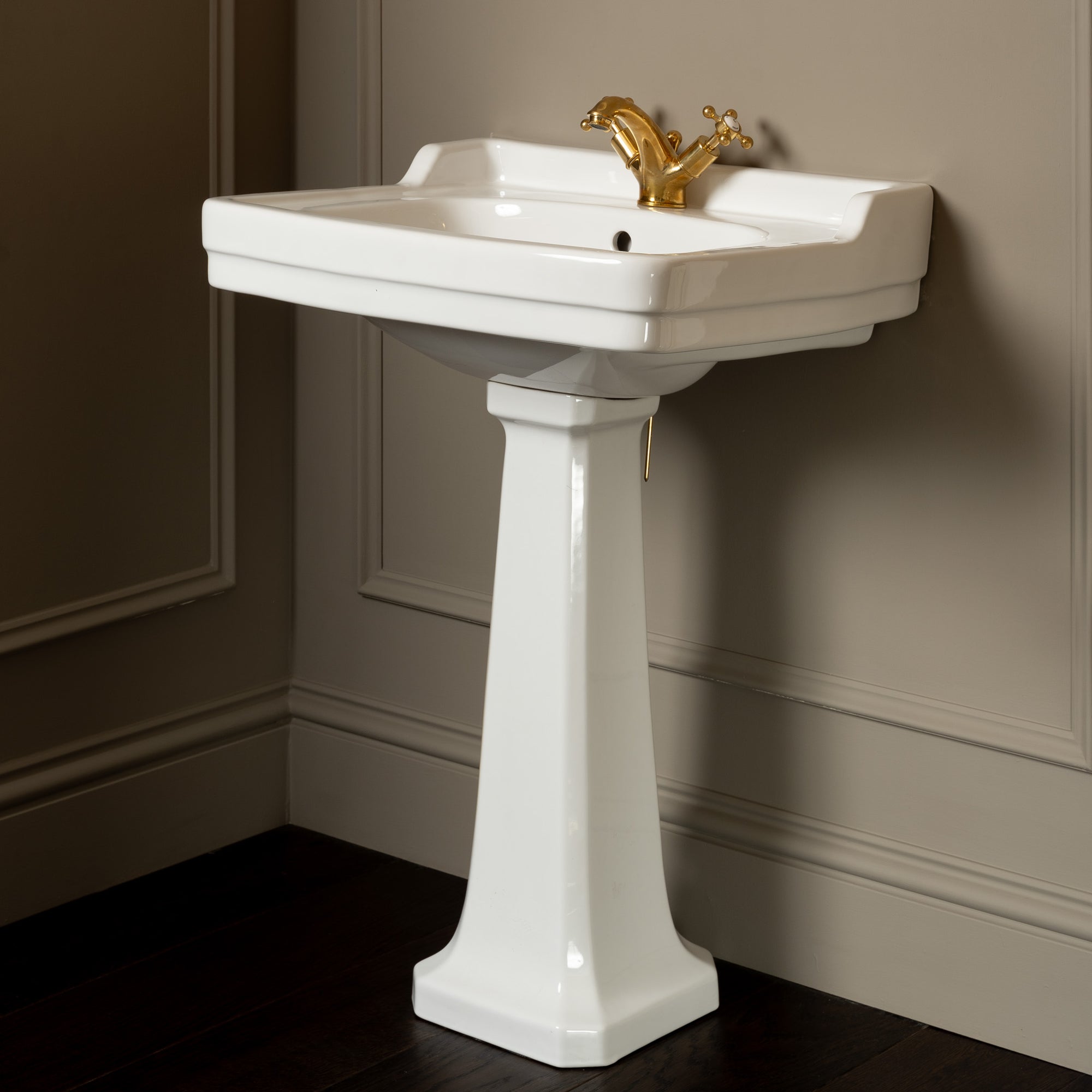Pedestal Bathroom Sinks - Rutland London (USA)