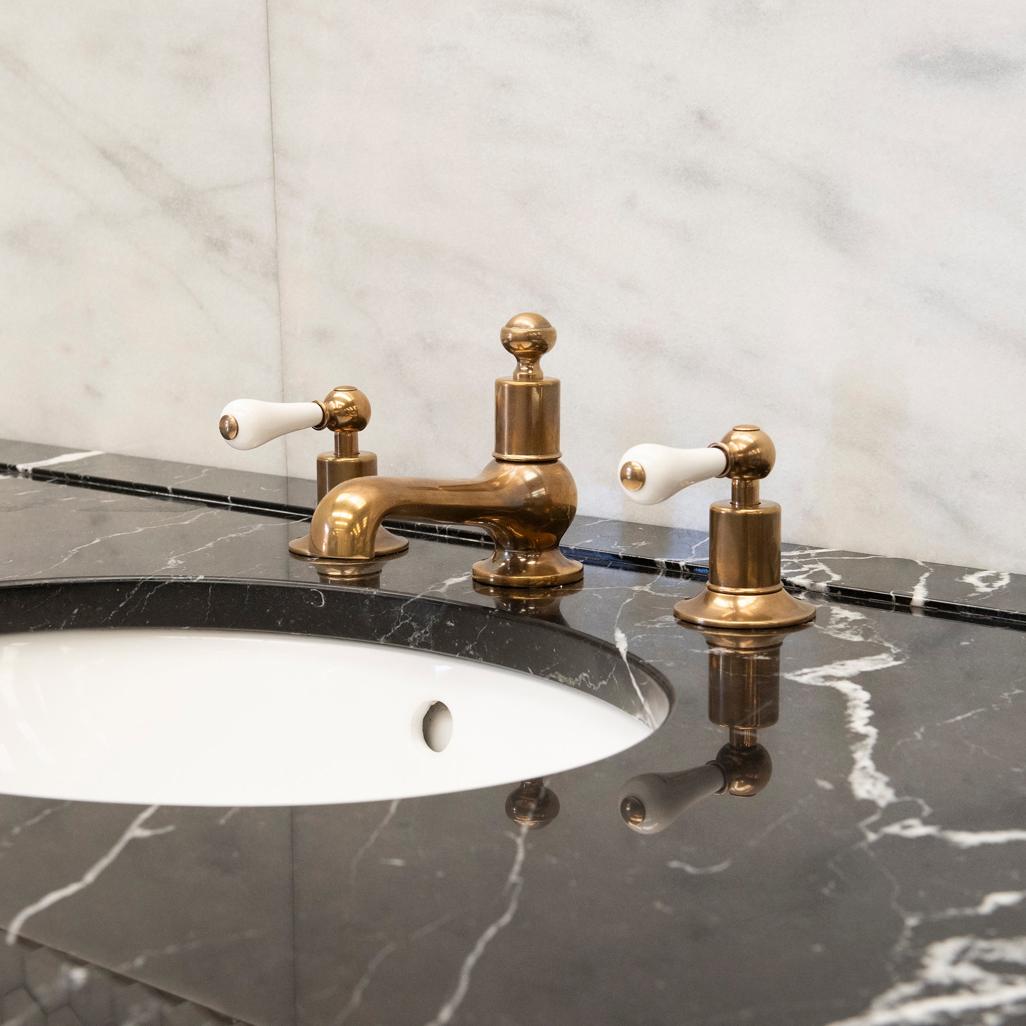 Badminton White Ceramic Lever Three Hole Bathroom Sink Faucet - Rutland London (USA)