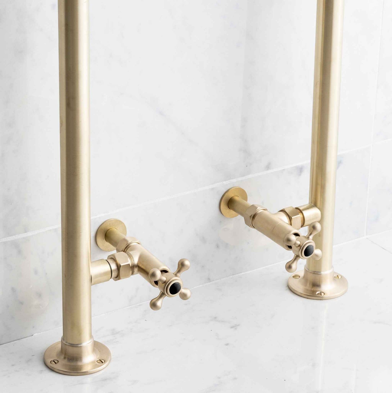 Beaumont Black Ceramic Angled Manual Radiator Valves - Rutland London (USA)