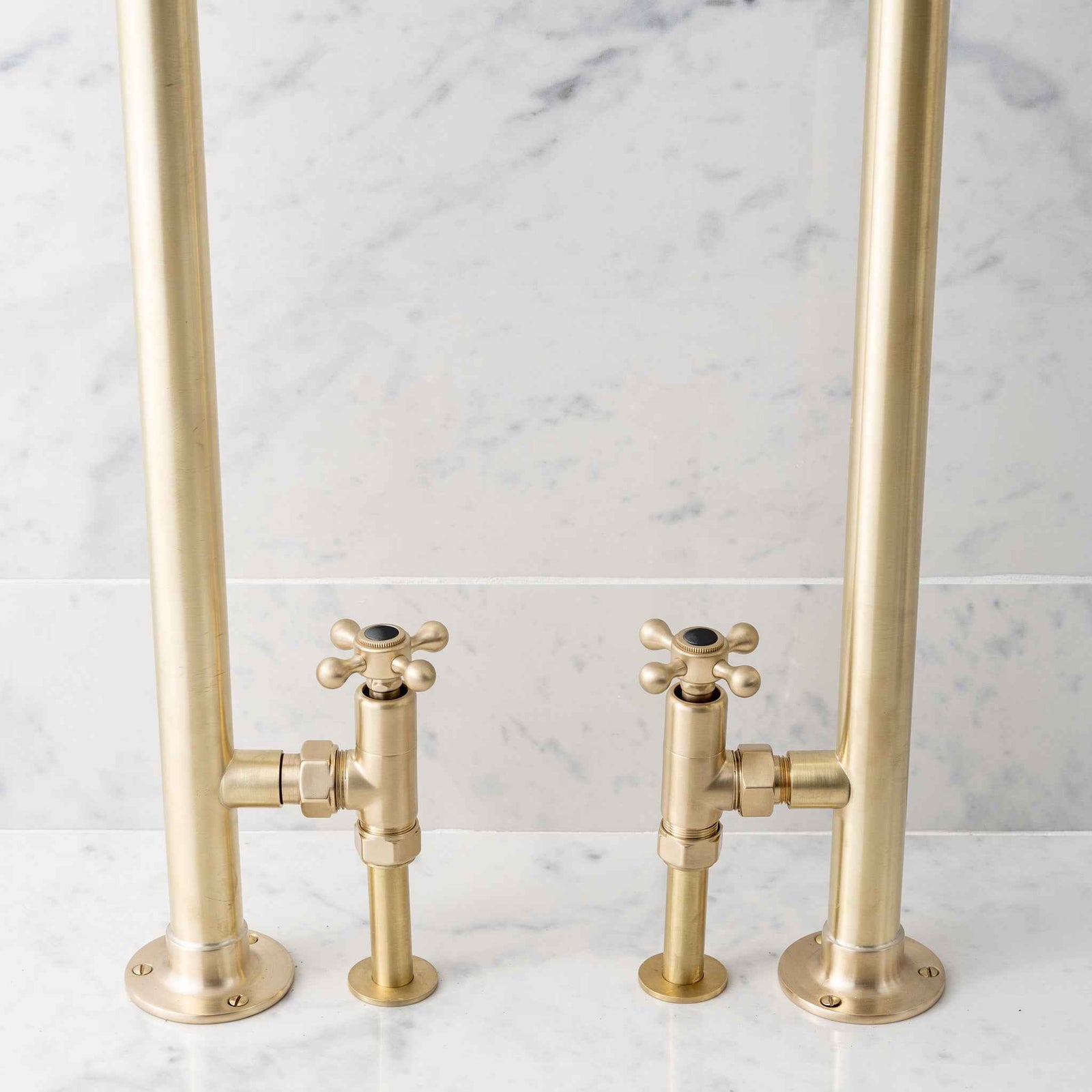 Beaumont Black Ceramic Angled Manual Radiator Valves - Rutland London (USA)