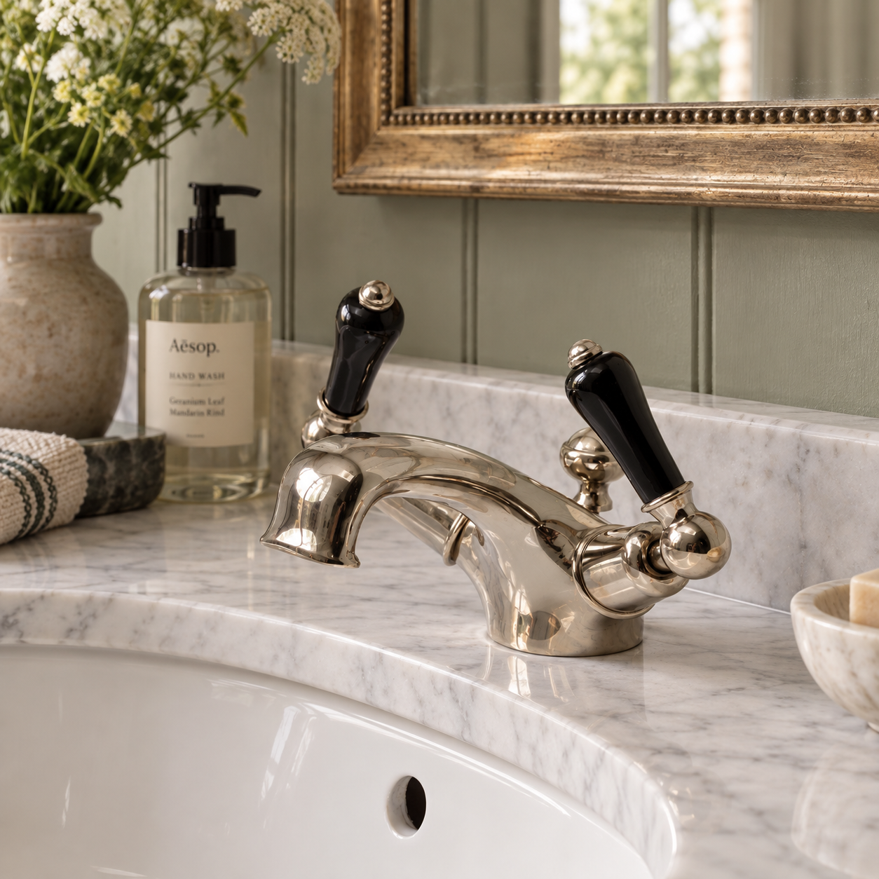 Cavalry Black Ceramic Lever Single Hole Bathroom Sink Faucet - Rutland London (USA)