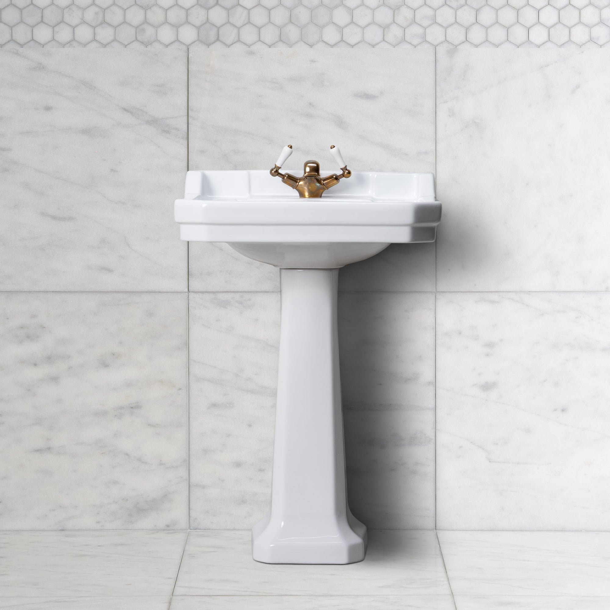Lancer White Pedestal Bathroom Sink (1 Faucet Hole) - Rutland London (USA)
