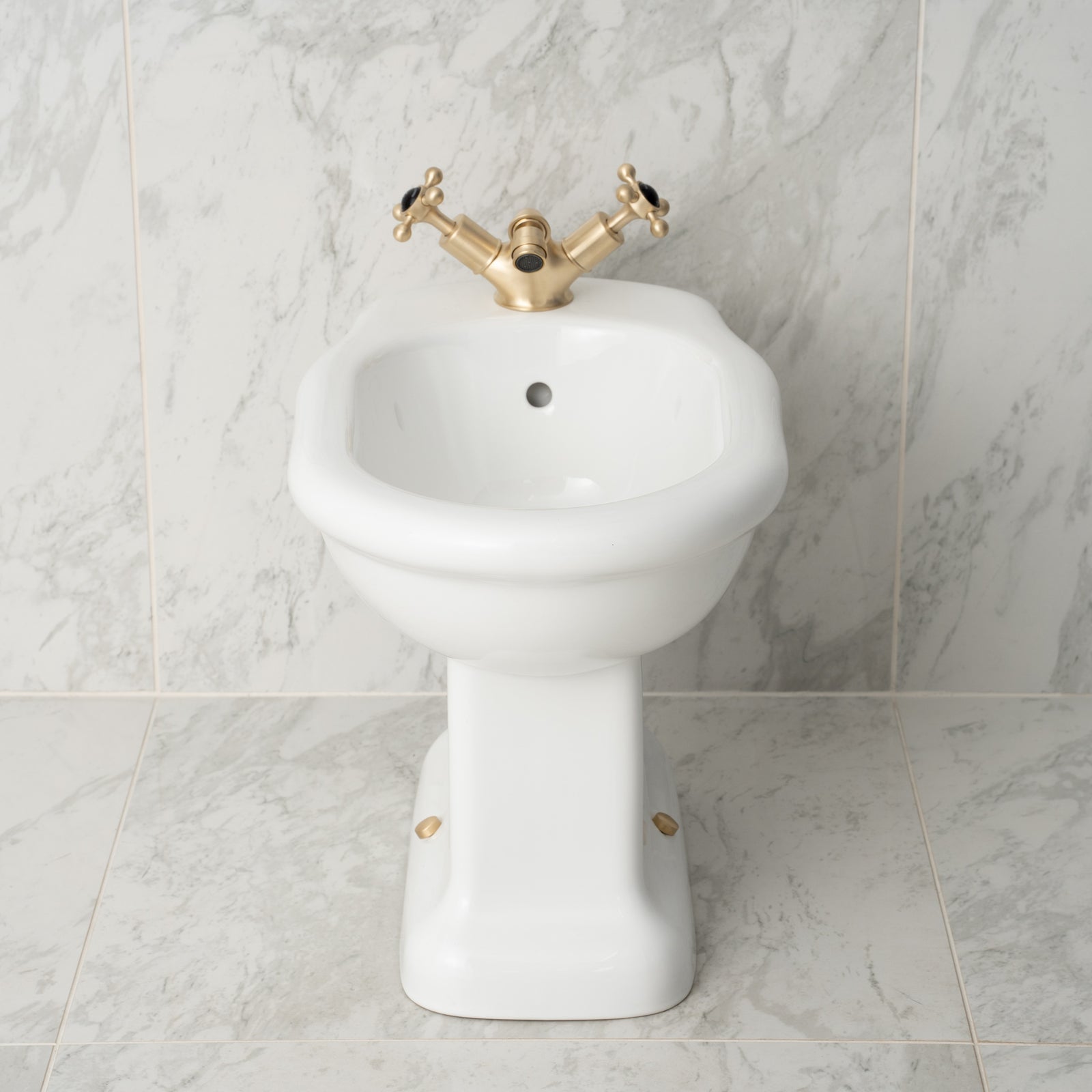Montgomery White Floor Mount Bidet - Rutland London (USA)