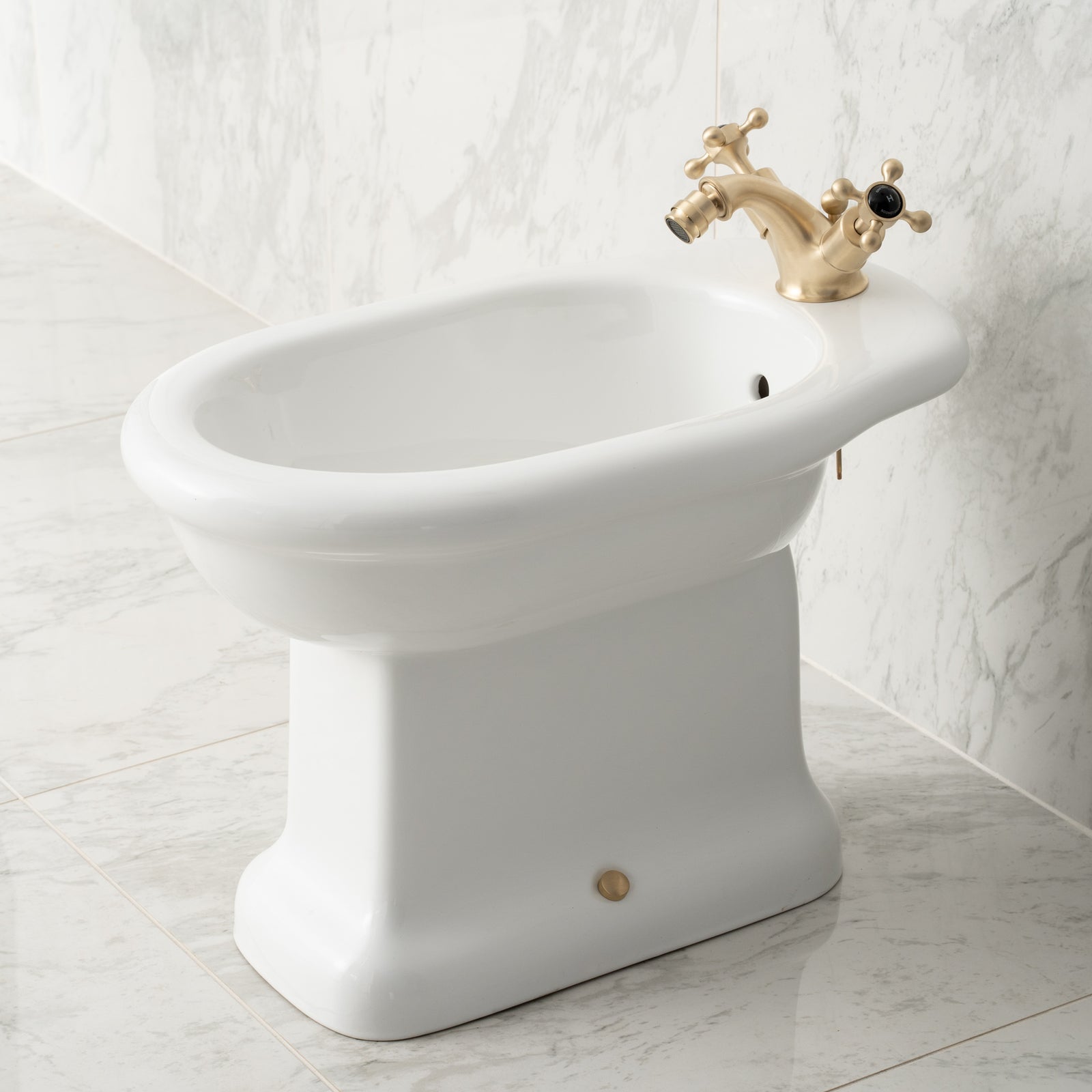 Montgomery White Floor Mount Bidet - Rutland London (USA)