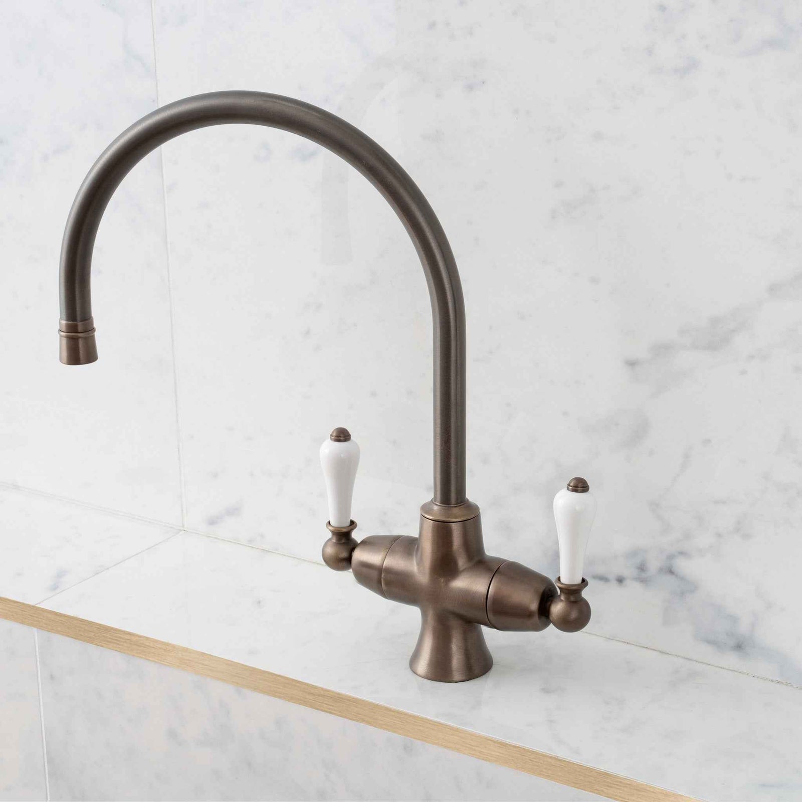 Ashcroft White Ceramic Lever Swan Neck Single Hole Kitchen Sink Faucet - Rutland London (USA)