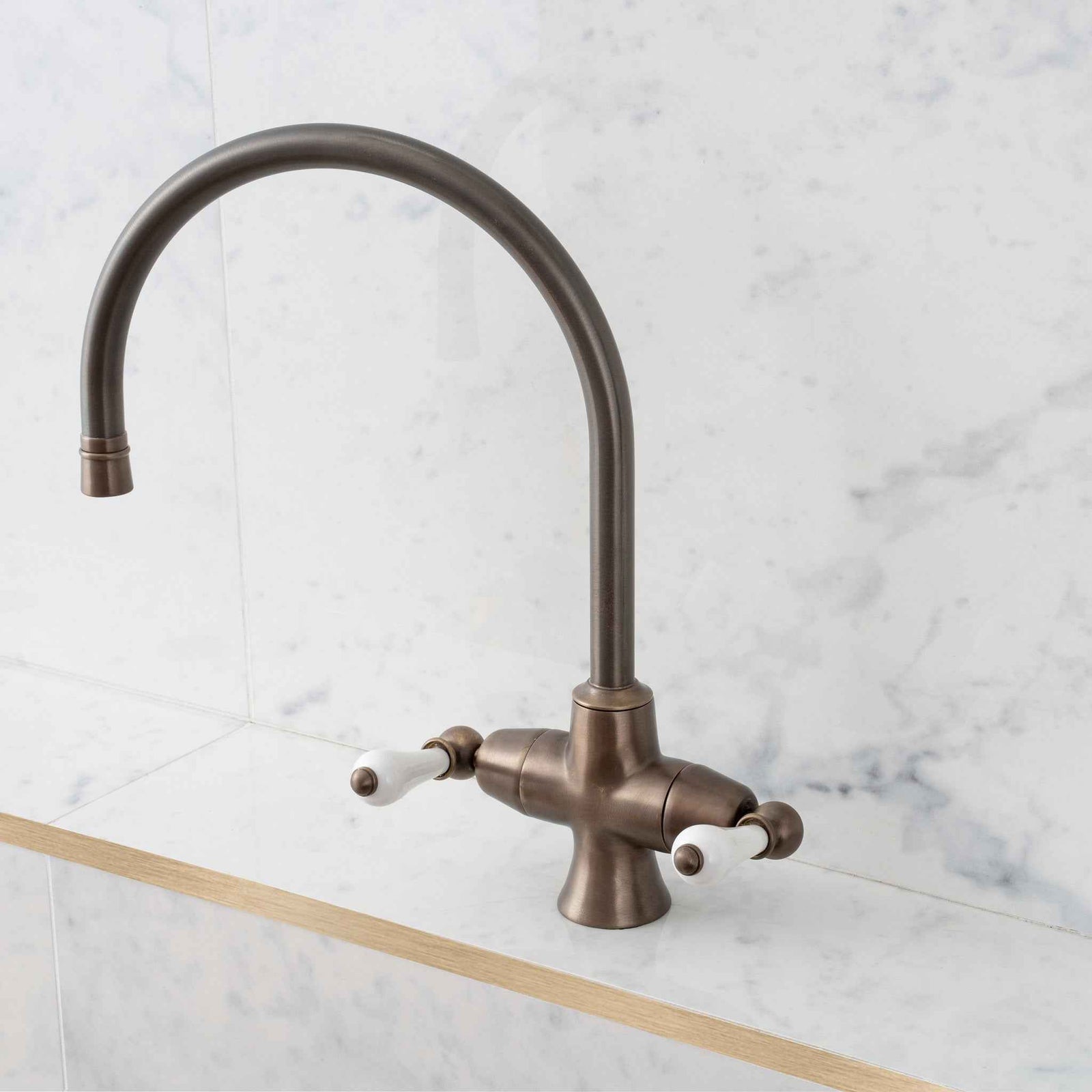 Ashcroft White Ceramic Lever Swan Neck Single Hole Kitchen Sink Faucet - Rutland London (USA)