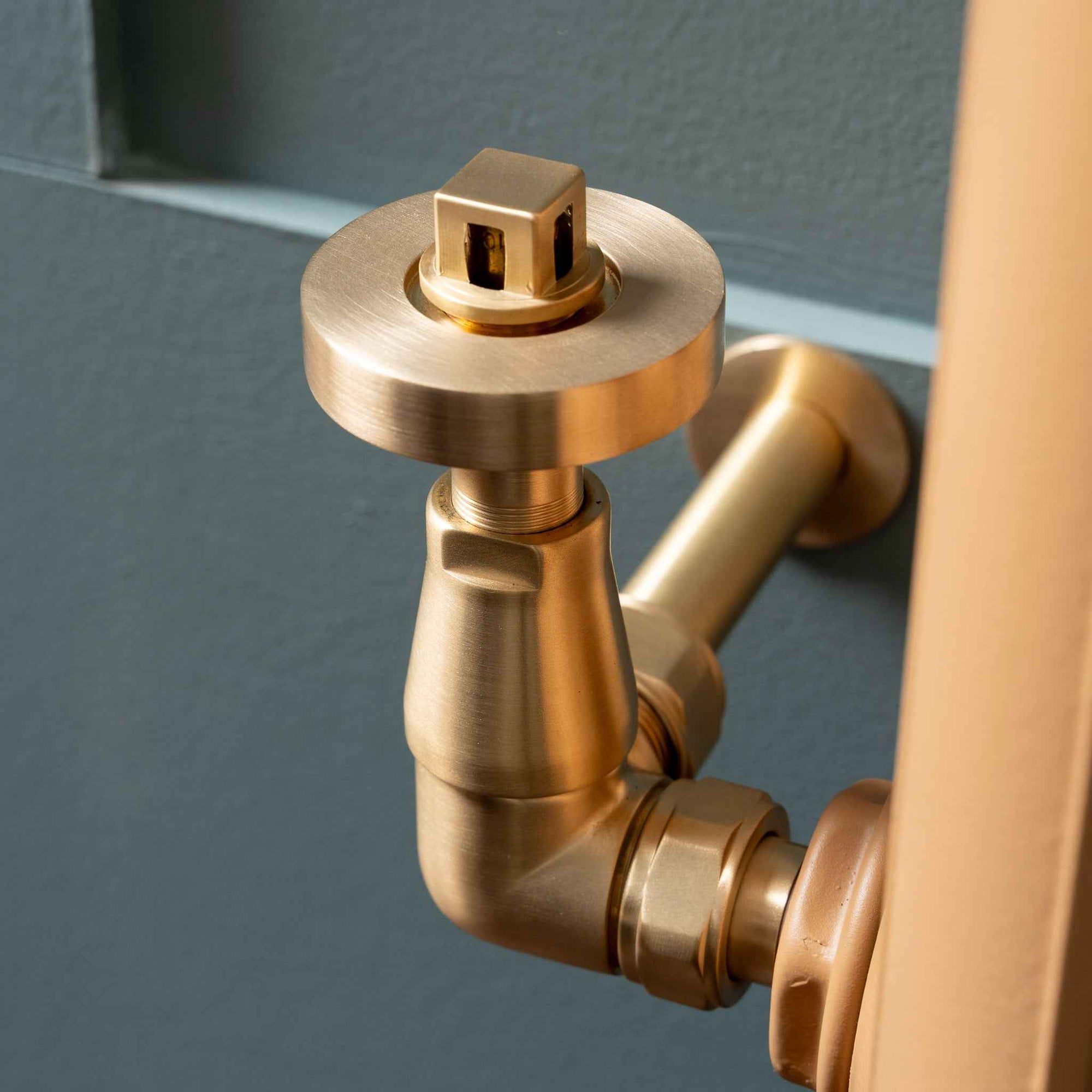 Victory Metal Handwheel Corner Thermostatic Radiator Valves - Rutland London (USA)