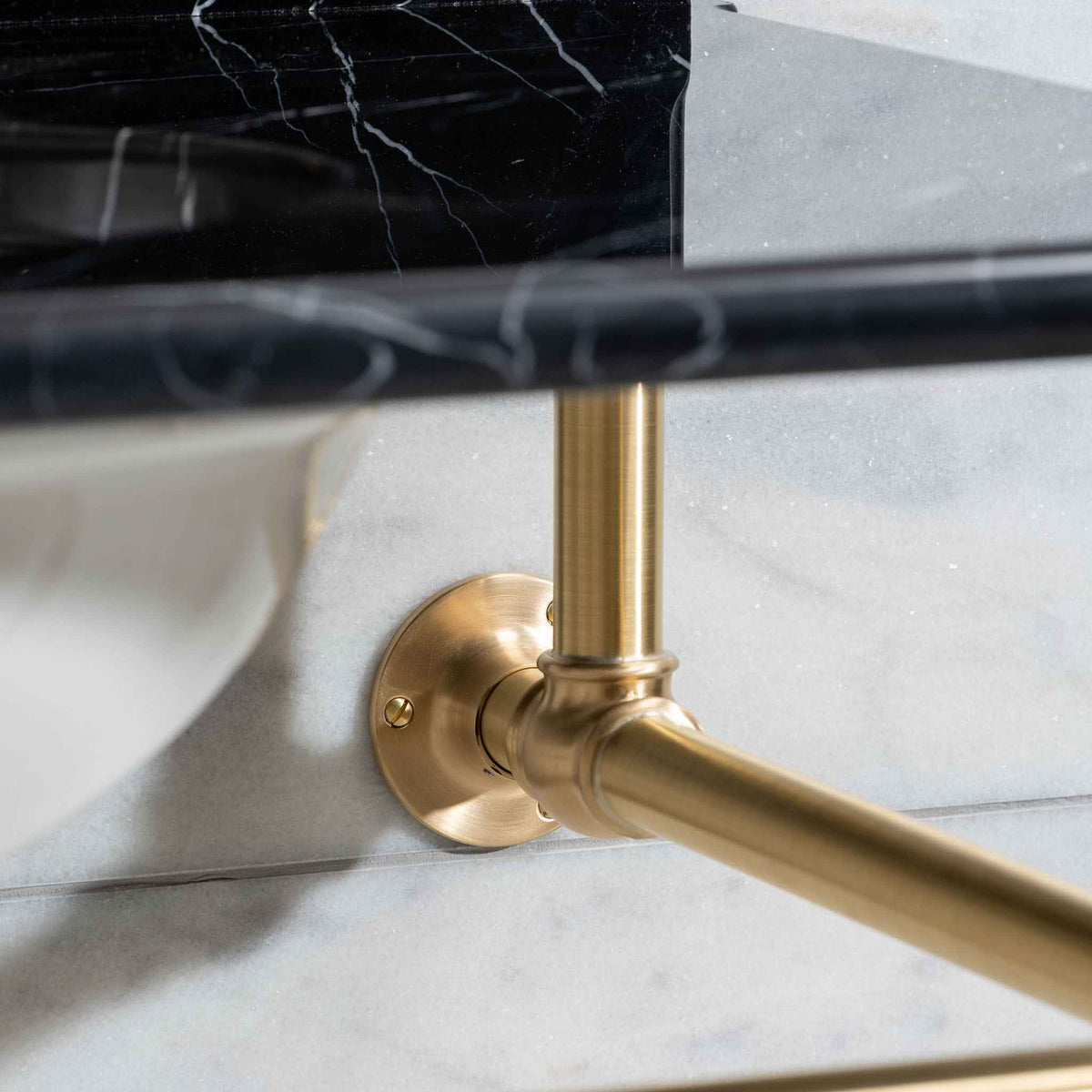 Reliance Brass Console Bathroom Sink (Inc. Marble Top, Upstand &amp; Sink) - Rutland London (USA)