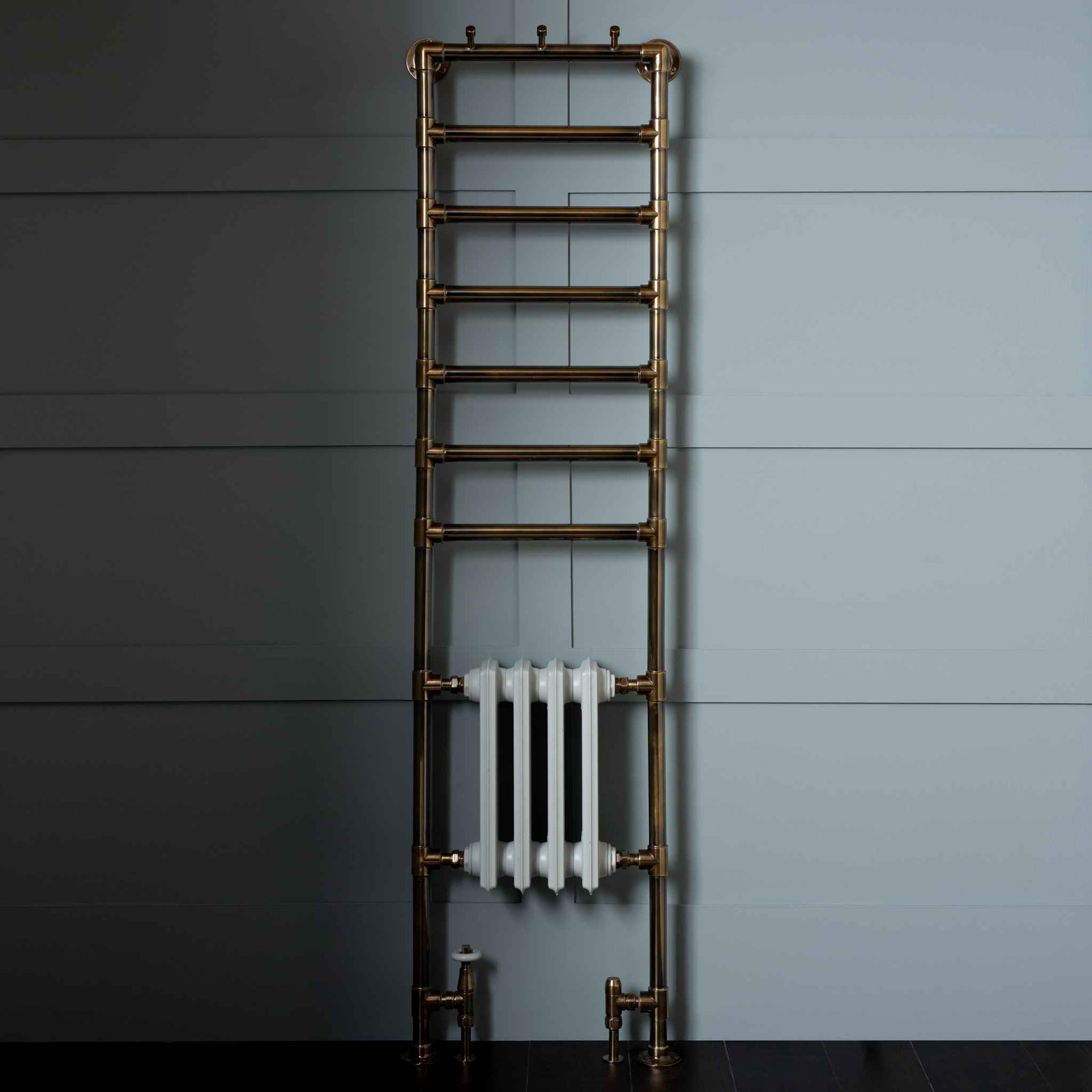 Carlyle Heated Utility Laundry Rack (Inc. Cast Iron Radiator) - Rutland London (USA)