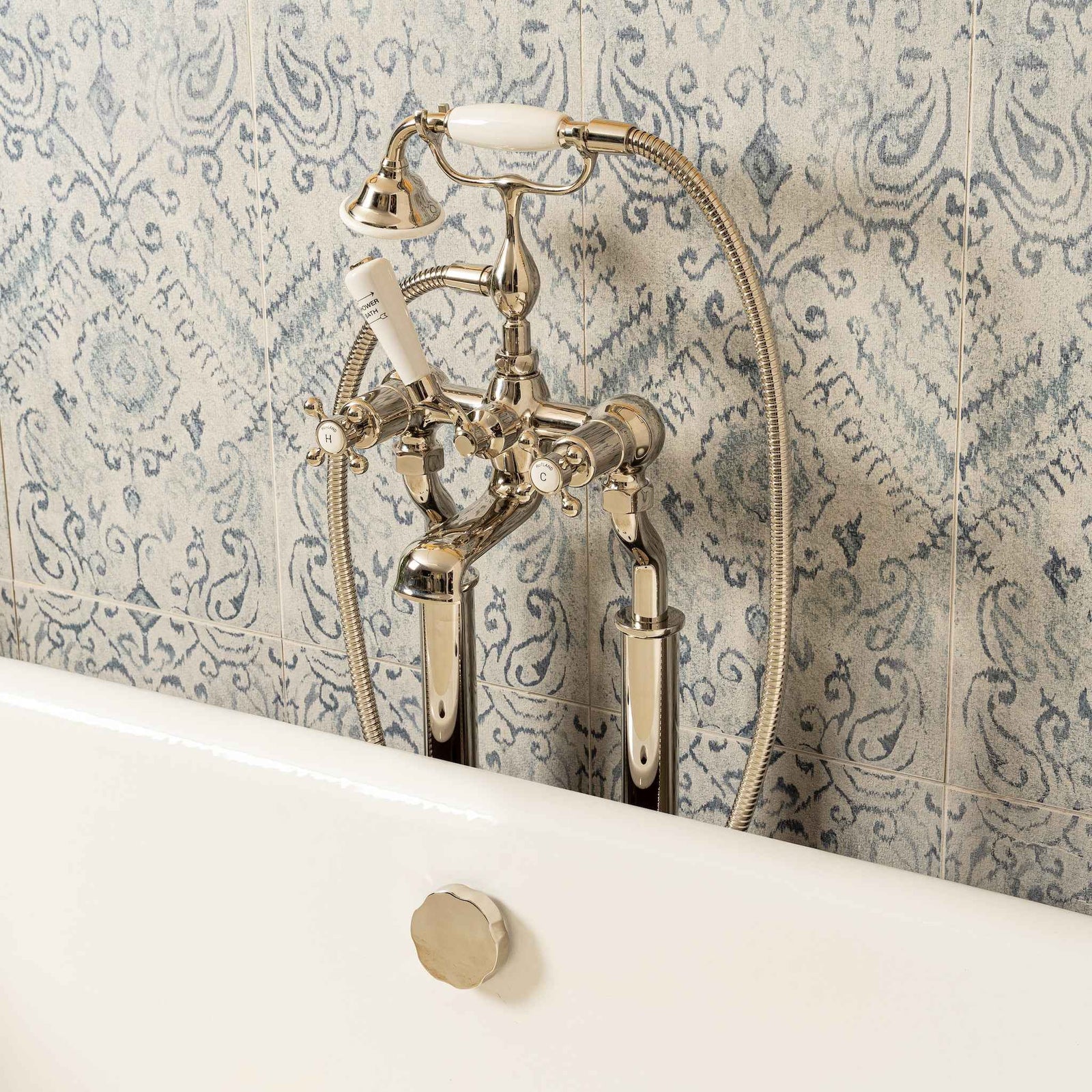 Chartwell White Ceramic Cross Handle Floor Mount Tub Filler With Built-In Diverter (Inc. Hand Shower) - Rutland London (USA)