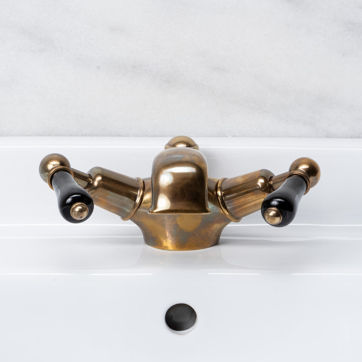 Cavalry Black Ceramic Lever Single Hole Bathroom Sink Faucet - Rutland London (USA)