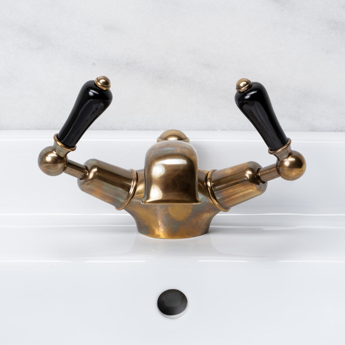 Cavalry Black Ceramic Lever Single Hole Bathroom Sink Faucet - Rutland London (USA)