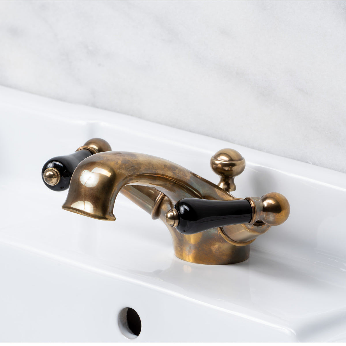 Cavalry Black Ceramic Lever Single Hole Bathroom Sink Faucet - Rutland London (USA)