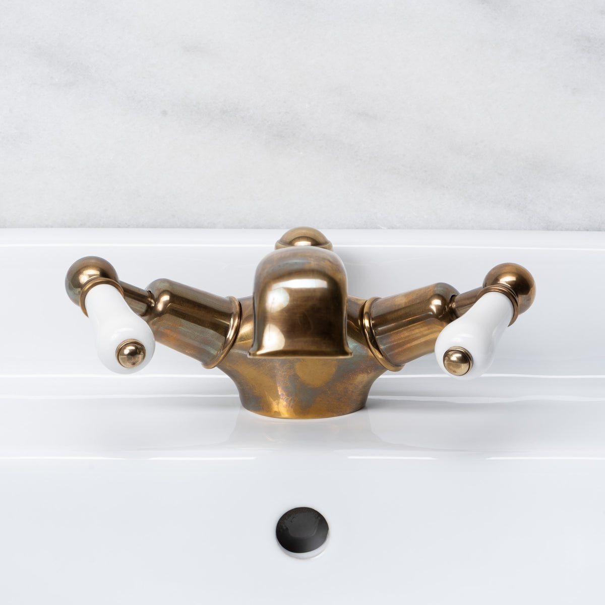 Cavalry White Ceramic Lever Single Hole Bathroom Sink Faucet - Rutland London (USA)