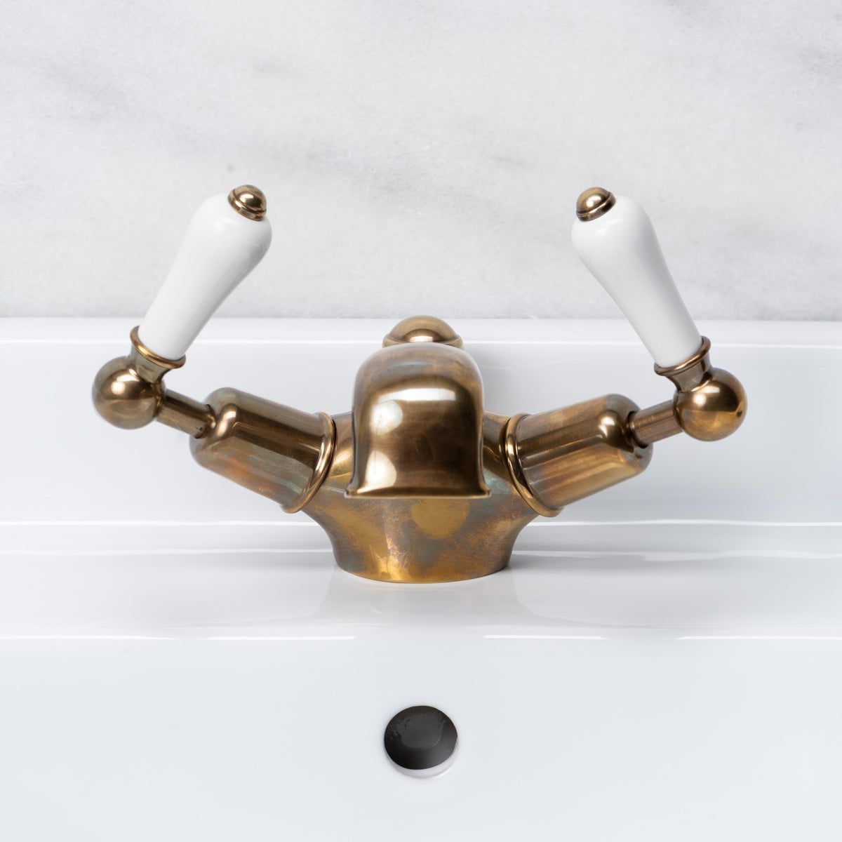Cavalry White Ceramic Lever Single Hole Bathroom Sink Faucet - Rutland London (USA)