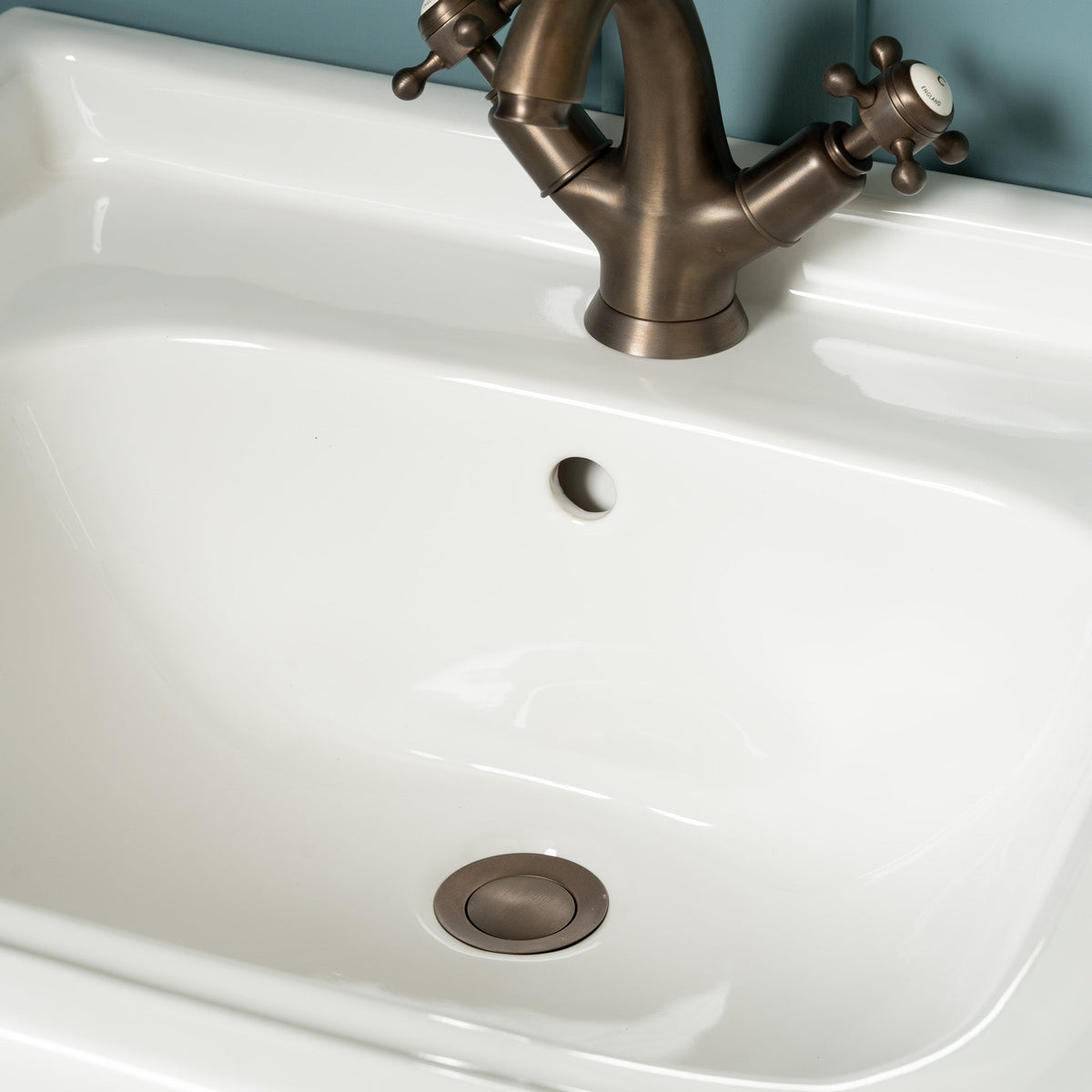 Lancer White Pedestal Bathroom Sink - Rutland London (USA)