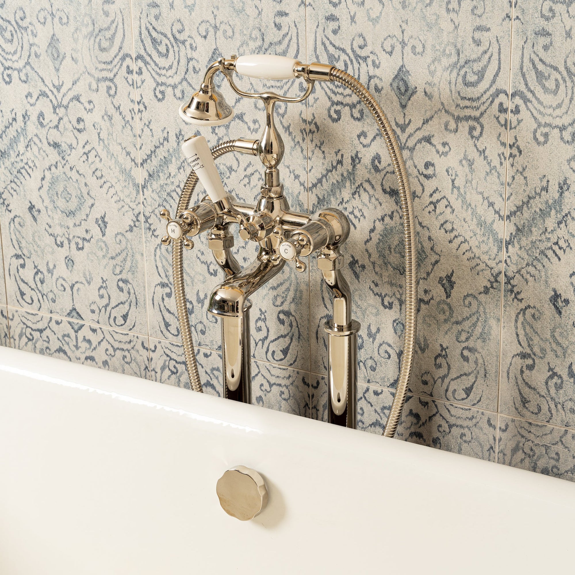 Chartwell White Ceramic Cross Handle Floor Mount Tub Filler With Built-In Diverter (Inc. Hand Shower) - Rutland London (USA)
