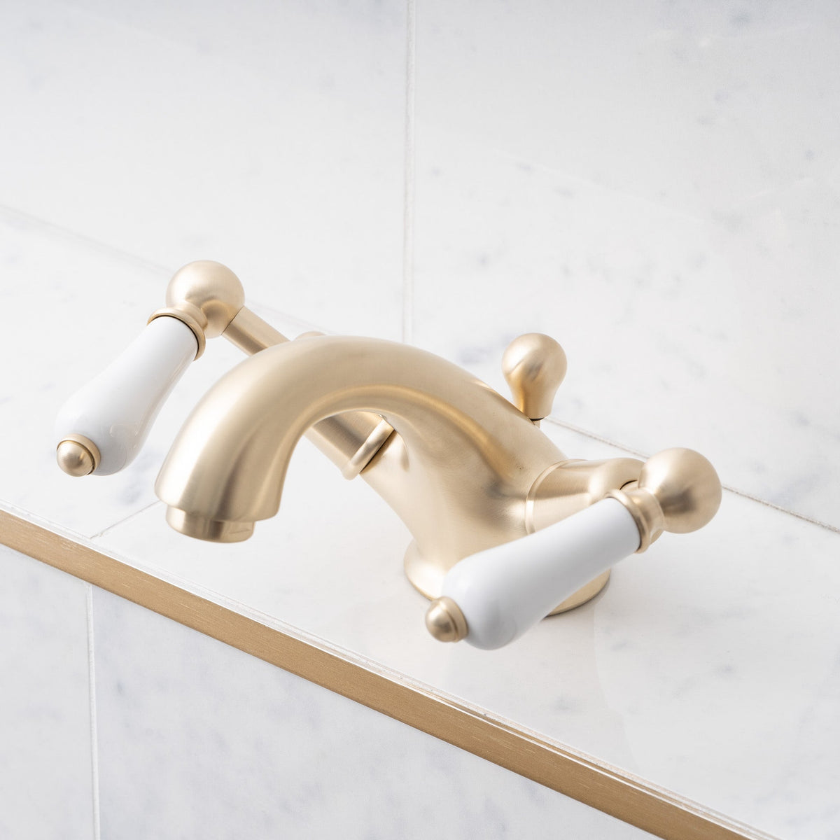 Torrington White Ceramic Lever Single Hole Bathroom Sink Faucet - Rutland London (USA)